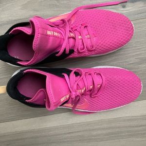 Women’s sneakers, great condition, size 11